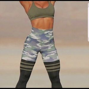 Bombshell Sportswear legging size S